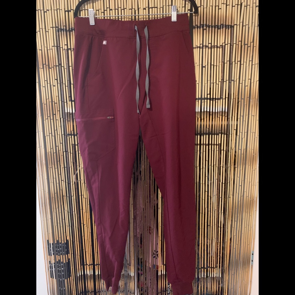 FIGS JOGGER SCRUBS BURGUNDY- size MEDIUM TALL